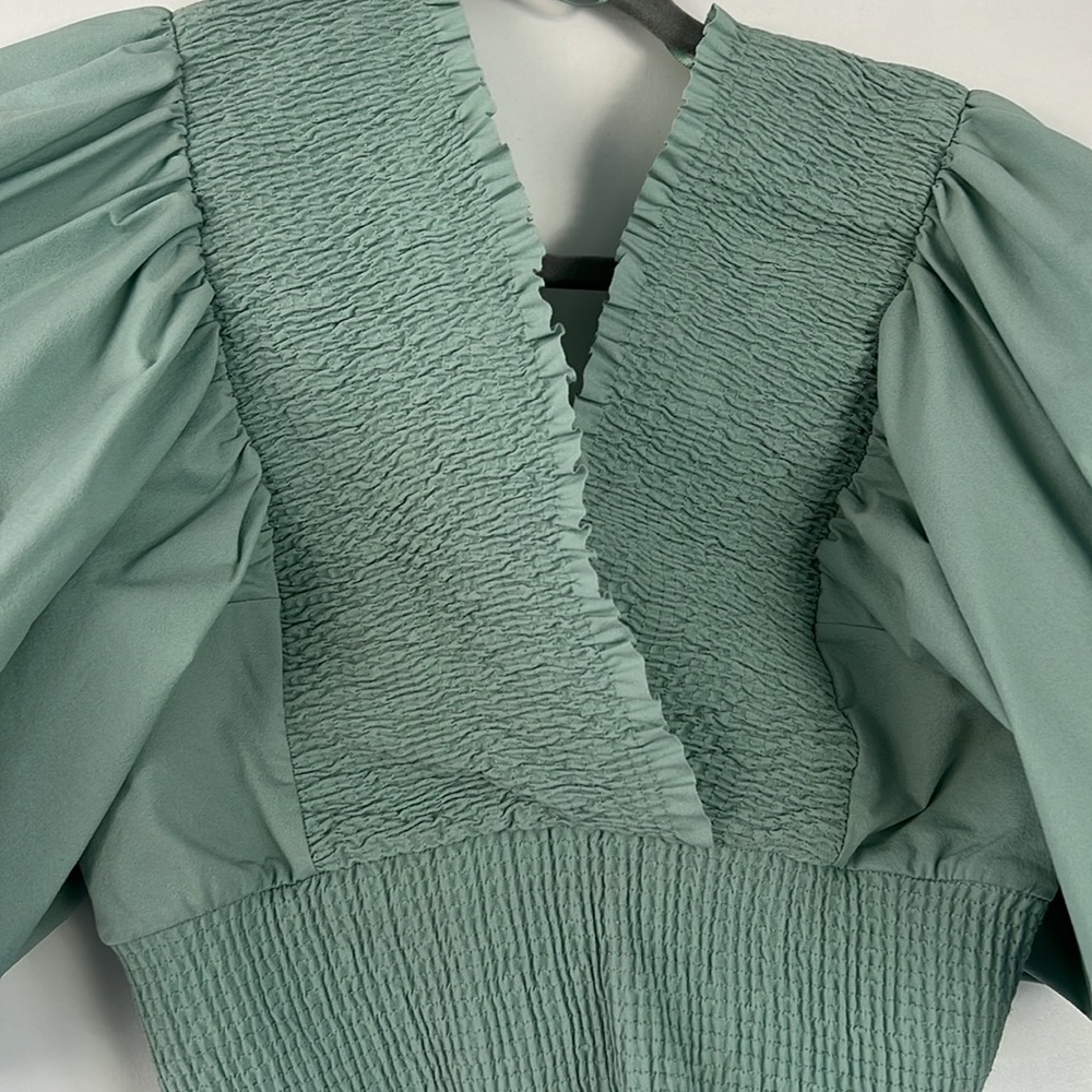 Green top - Picture 2 of 2